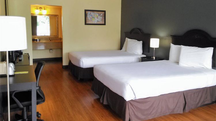 Econo Lodge Room