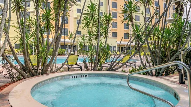 Comfort Suites Maingate East Pool
