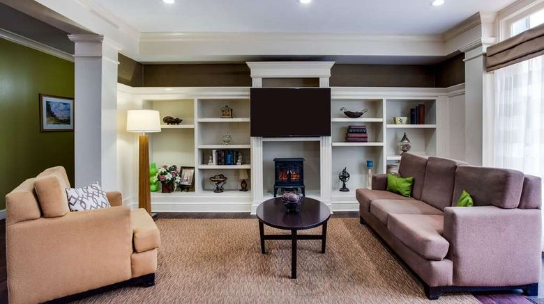 <b>MainStay Suites at PGA Village Lobby</b>. Images powered by <a href="https://iceportal.shijigroup.com/" title="IcePortal" target="_blank">IcePortal</a>.