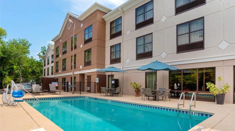 <b>Comfort Suites TALLAHASSEE DOWNTOWN Pool</b>. Images powered by <a href="https://iceportal.shijigroup.com/" title="IcePortal" target="_blank">IcePortal</a>.