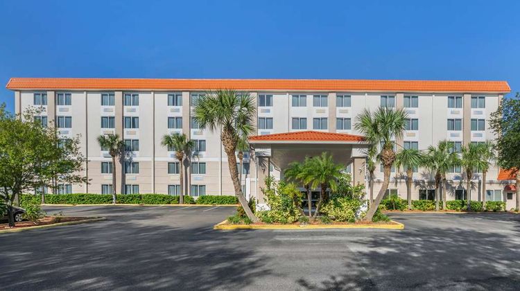 Comfort Inn North Exterior