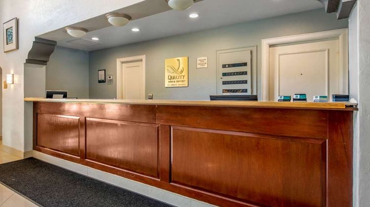 Quality Inn & Stes Lobby