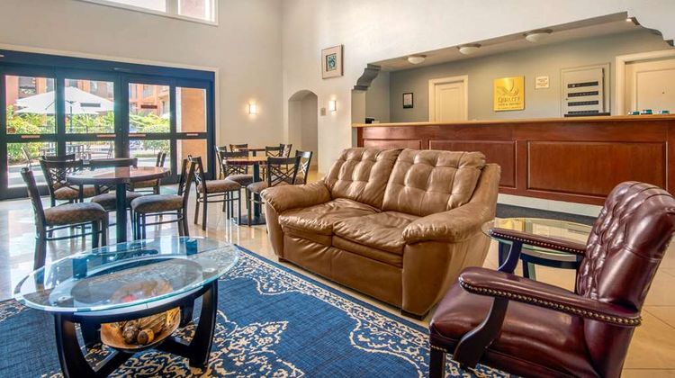 Quality Inn & Stes Lobby