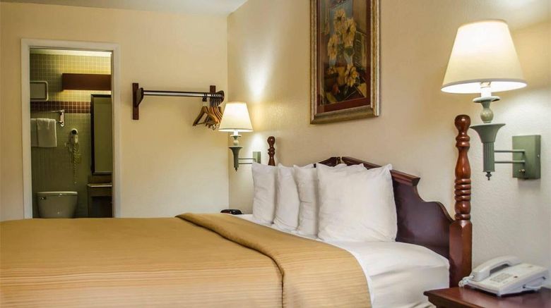 <b>Quality Inn Room</b>. Images powered by <a href="https://iceportal.shijigroup.com/" title="IcePortal" target="_blank">IcePortal</a>.