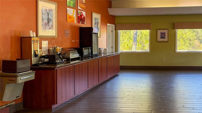 <b>Quality Inn Restaurant</b>. Images powered by <a href="https://iceportal.shijigroup.com/" title="IcePortal" target="_blank">IcePortal</a>.
