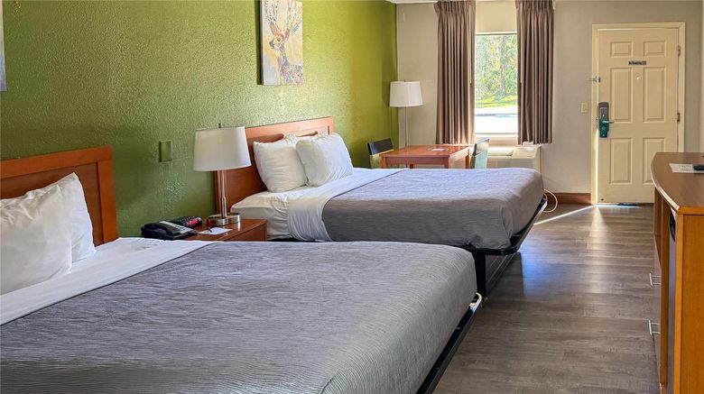 <b>Quality Inn Room</b>. Images powered by <a href="https://iceportal.shijigroup.com/" title="IcePortal" target="_blank">IcePortal</a>.