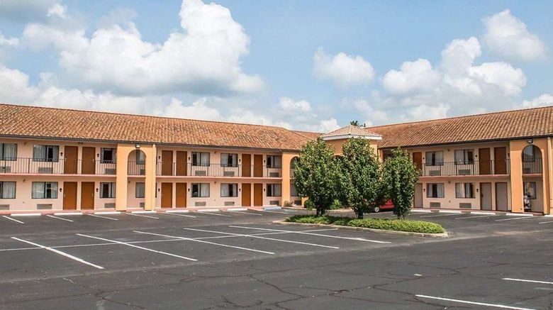 <b>Quality Inn Marianna South Exterior</b>. Images powered by <a href="https://iceportal.shijigroup.com/" title="IcePortal" target="_blank">IcePortal</a>.