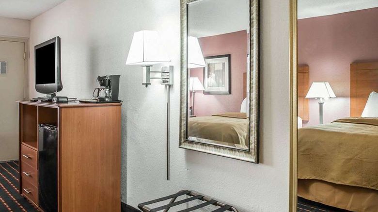 <b>Quality Inn Marianna South Room</b>. Images powered by <a href="https://iceportal.shijigroup.com/" title="IcePortal" target="_blank">IcePortal</a>.
