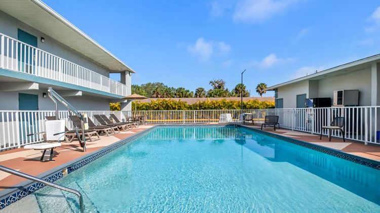 Quality Inn Orange City Pool