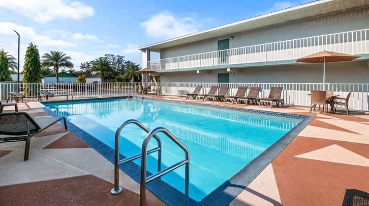 Quality Inn Orange City Pool