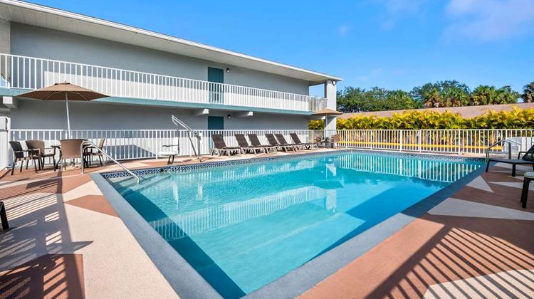 Quality Inn Orange City Pool
