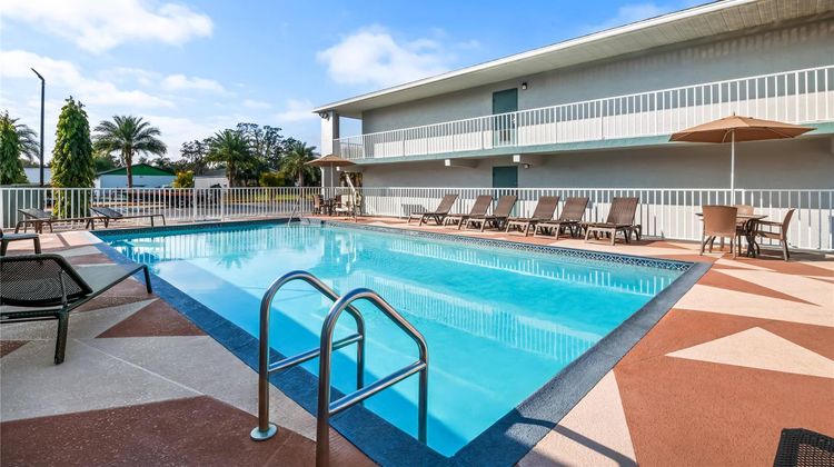 Quality Inn Orange City Pool