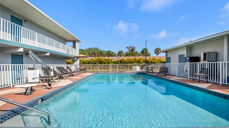 Quality Inn Orange City Pool