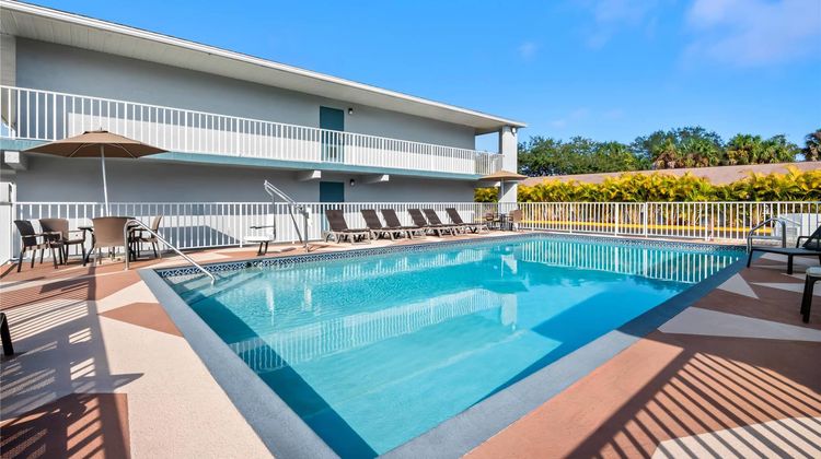 Quality Inn Orange City Pool