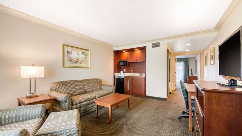 <b>Quality Inn & Suites Suite</b>. Images powered by <a href="https://iceportal.shijigroup.com/" title="IcePortal" target="_blank">IcePortal</a>.