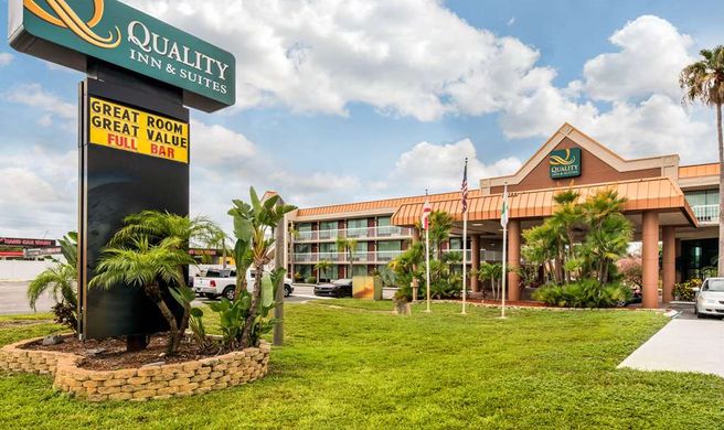 Quality Inn & Suites Exterior