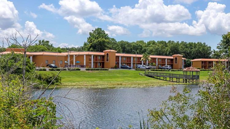 Quality Inn & Suites Exterior
