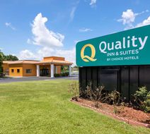 Quality Inn & Suites Exterior