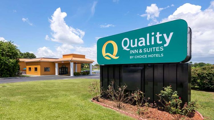 Quality Inn & Suites Exterior