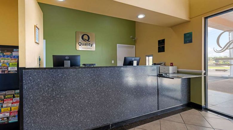 <b>Quality Inn & Suites Lobby</b>. Images powered by <a href="https://iceportal.shijigroup.com/" title="IcePortal" target="_blank">IcePortal</a>.