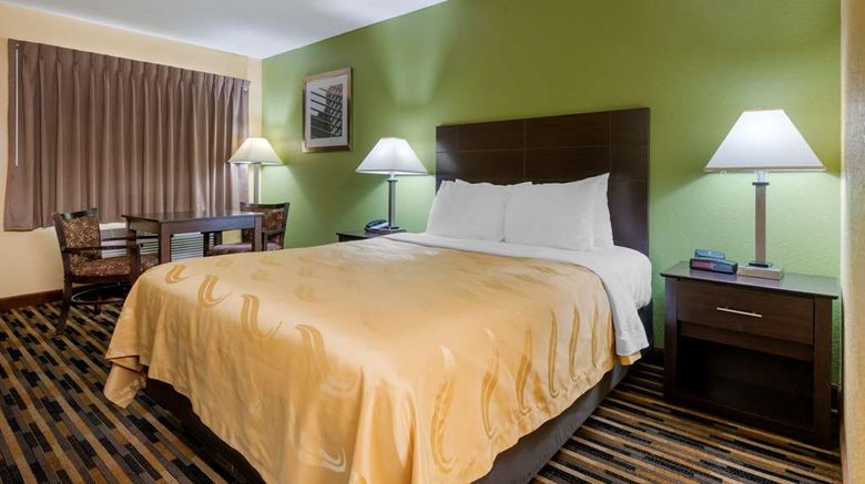<b>Quality Inn & Suites Room</b>. Images powered by <a href="https://iceportal.shijigroup.com/" title="IcePortal" target="_blank">IcePortal</a>.