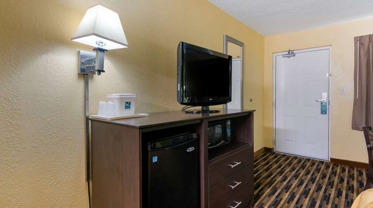 Quality Inn & Suites Room