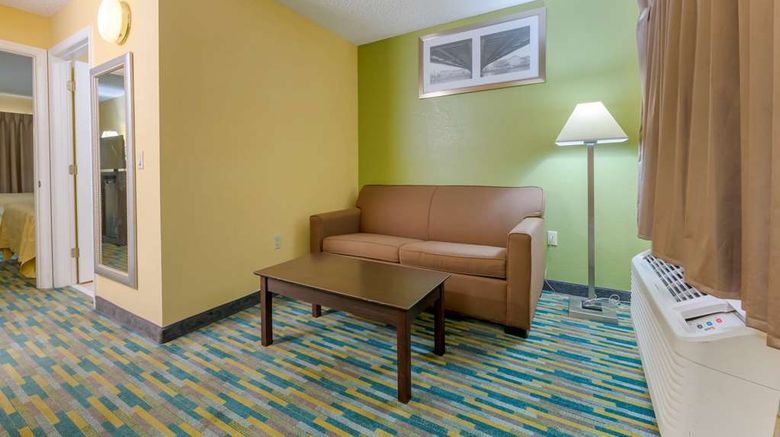 <b>Quality Inn & Suites Suite</b>. Images powered by <a href="https://iceportal.shijigroup.com/" title="IcePortal" target="_blank">IcePortal</a>.