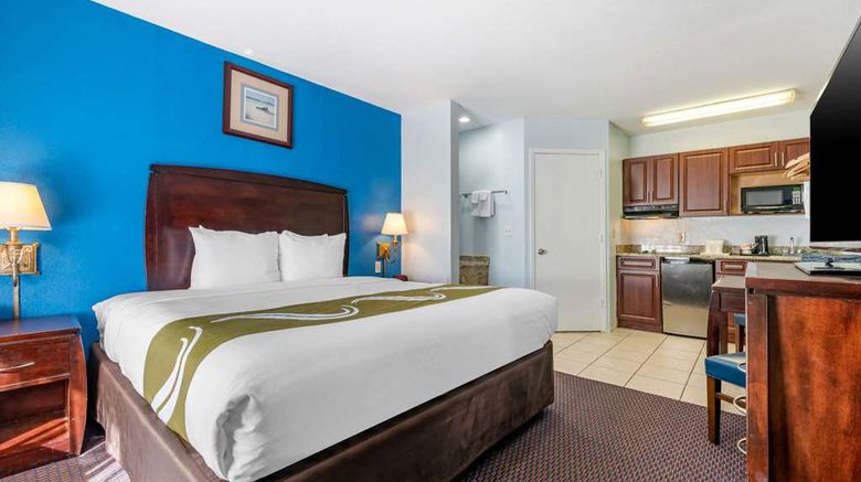 <b>Quality Inn Sarasota North Near Lido Key Suite</b>. Images powered by <a href="https://iceportal.shijigroup.com/" title="IcePortal" target="_blank">IcePortal</a>.