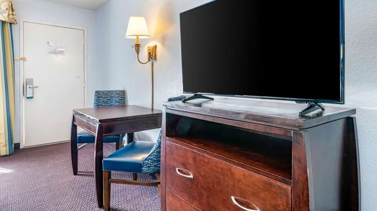 Quality Inn Sarasota North Near Lido Key Room