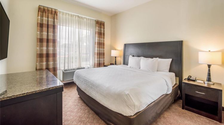 Clarion Inn & Suites Clearwater Suite