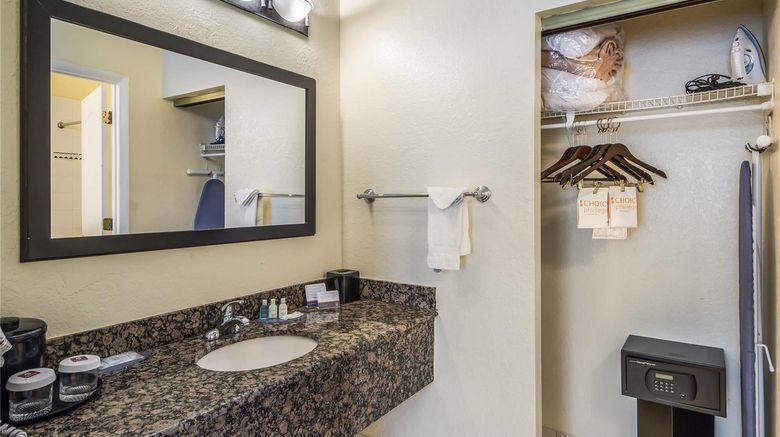 <b>Clarion Inn & Suites Clearwater Suite</b>. Images powered by <a href="https://iceportal.shijigroup.com/" title="IcePortal" target="_blank">IcePortal</a>.