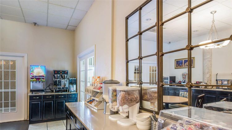 Clarion Inn & Suites Clearwater Restaurant