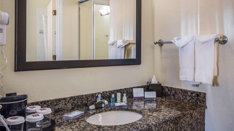 Clarion Inn & Suites Clearwater Suite