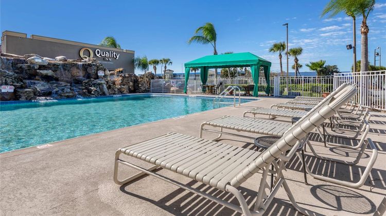 Quality Inn Kennedy Space Center Pool