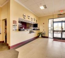 Econo Lodge Busch Gardens Lobby