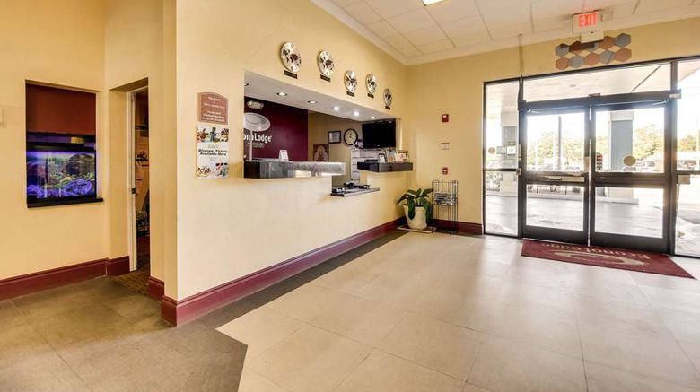 <b>Econo Lodge Busch Gardens Lobby</b>. Images powered by <a href="https://iceportal.shijigroup.com/" title="IcePortal" target="_blank">IcePortal</a>.