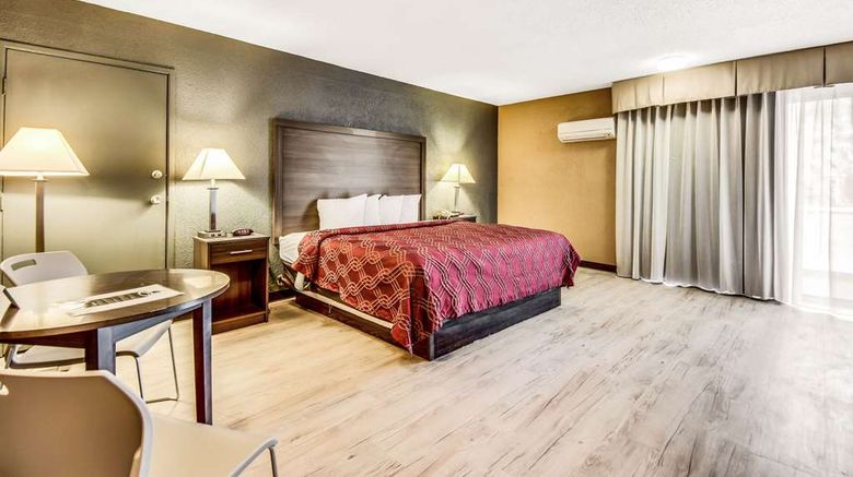 <b>Econo Lodge Busch Gardens Room</b>. Images powered by <a href="https://iceportal.shijigroup.com/" title="IcePortal" target="_blank">IcePortal</a>.