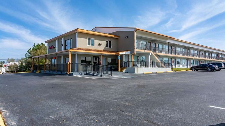 <b>Econo Lodge Crestview South Exterior</b>. Images powered by <a href="https://iceportal.shijigroup.com/" title="IcePortal" target="_blank">IcePortal</a>.