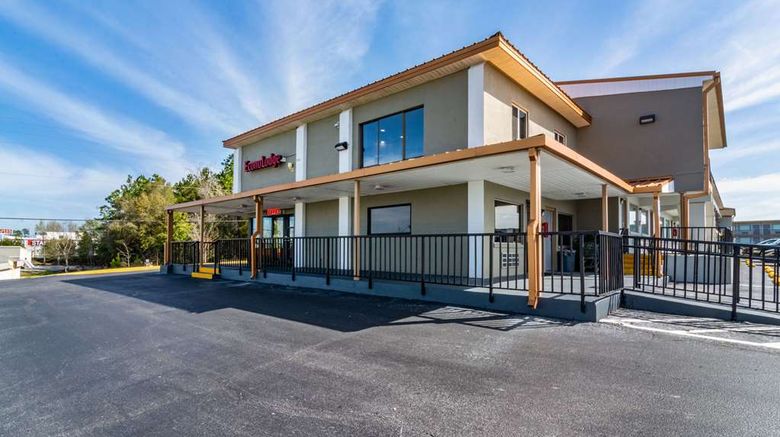 <b>Econo Lodge Crestview South Exterior</b>. Images powered by <a href="https://iceportal.shijigroup.com/" title="IcePortal" target="_blank">IcePortal</a>.