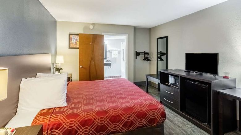 <b>Econo Lodge Crestview South Room</b>. Images powered by <a href="https://iceportal.shijigroup.com/" title="IcePortal" target="_blank">IcePortal</a>.