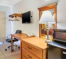 Econo Lodge Fort Myers North Room