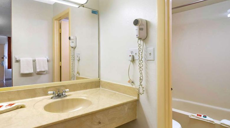 <b>Econo Lodge Fort Myers North Room</b>. Images powered by <a href="https://iceportal.shijigroup.com/" title="IcePortal" target="_blank">IcePortal</a>.