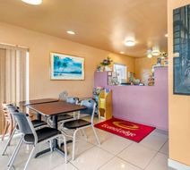 Econo Lodge Fort Myers North Lobby