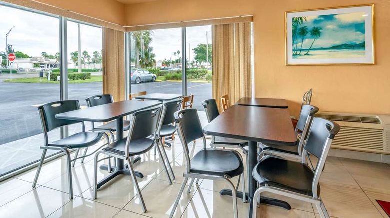 <b>Econo Lodge Fort Myers North Restaurant</b>. Images powered by <a href="https://iceportal.shijigroup.com/" title="IcePortal" target="_blank">IcePortal</a>.