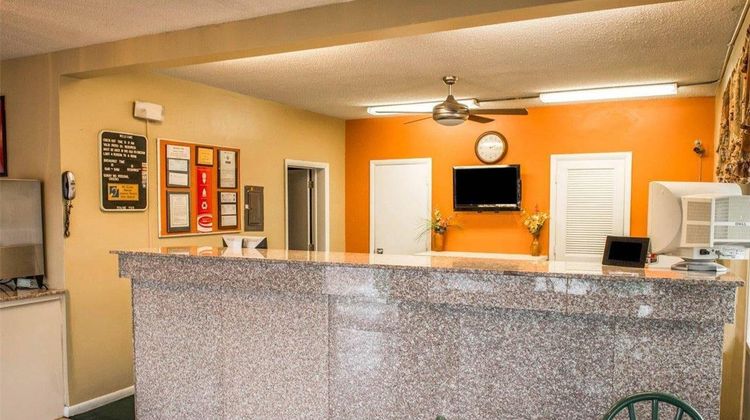 Econo Lodge North Lobby