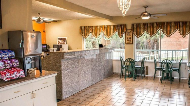 Econo Lodge North Lobby