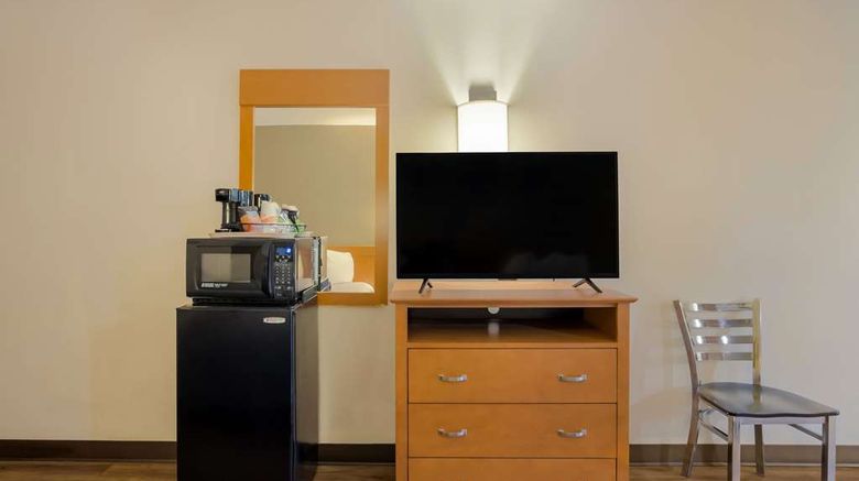 <b>Econo Lodge Live Oak Room</b>. Images powered by <a href="https://iceportal.shijigroup.com/" title="IcePortal" target="_blank">IcePortal</a>.