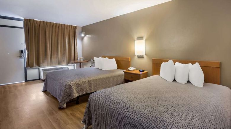 <b>Econo Lodge Live Oak Room</b>. Images powered by <a href="https://iceportal.shijigroup.com/" title="IcePortal" target="_blank">IcePortal</a>.