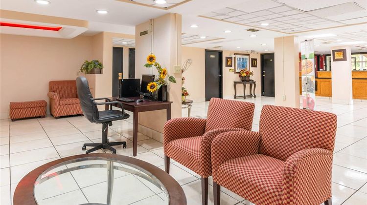 Quality Inn Orlando Airport Lobby