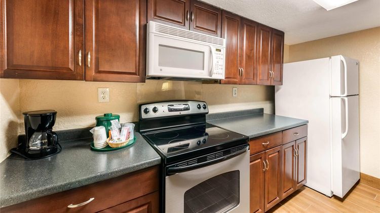Quality Inn Orlando Airport Room
